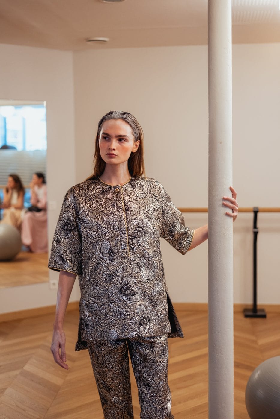 Julie de Libran runway show, Paris, look 21